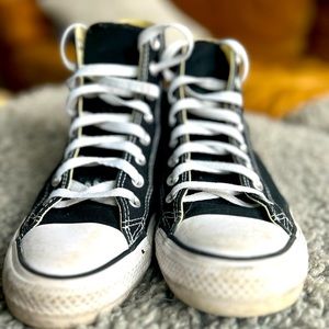 🌟CONVERSE All Stars High Tops Woman’s  Size 10 ⭐️ 🌠